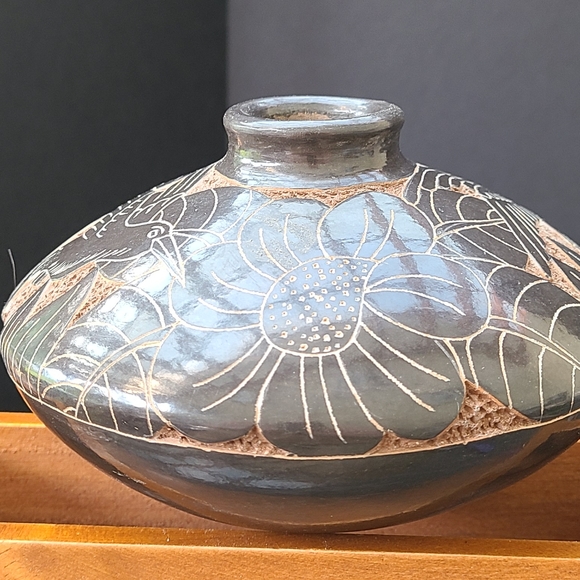 Signed Vintage Mexican Clay  Pottery Vase - Picture 4 of 7